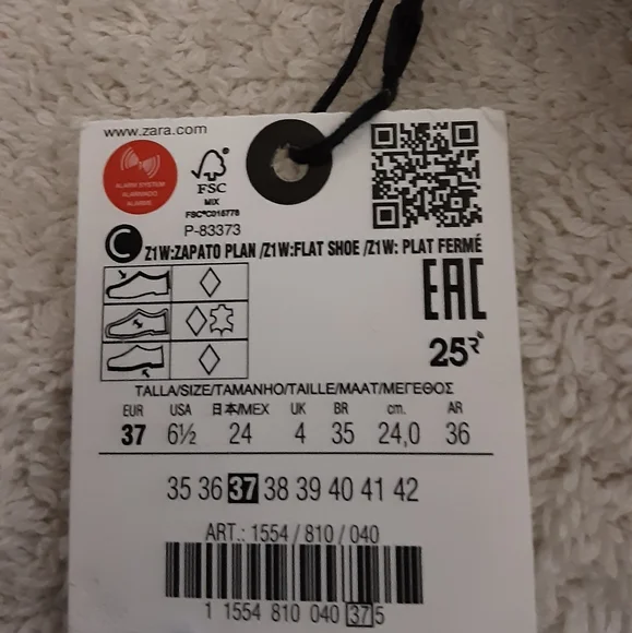 LEATHER BALLET FLATS WITH CHAINLow-heeled leather ballet flats with chain. - Picture 8 of 8